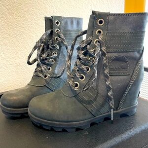 Black wedge Sorel Booties